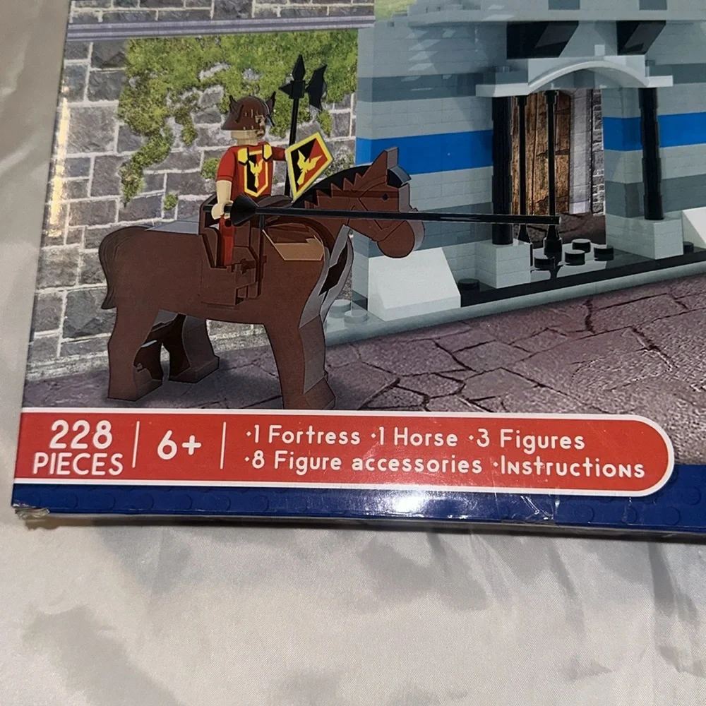 NIB kids boys or girls 228 PC block set Fortress Feud NEW